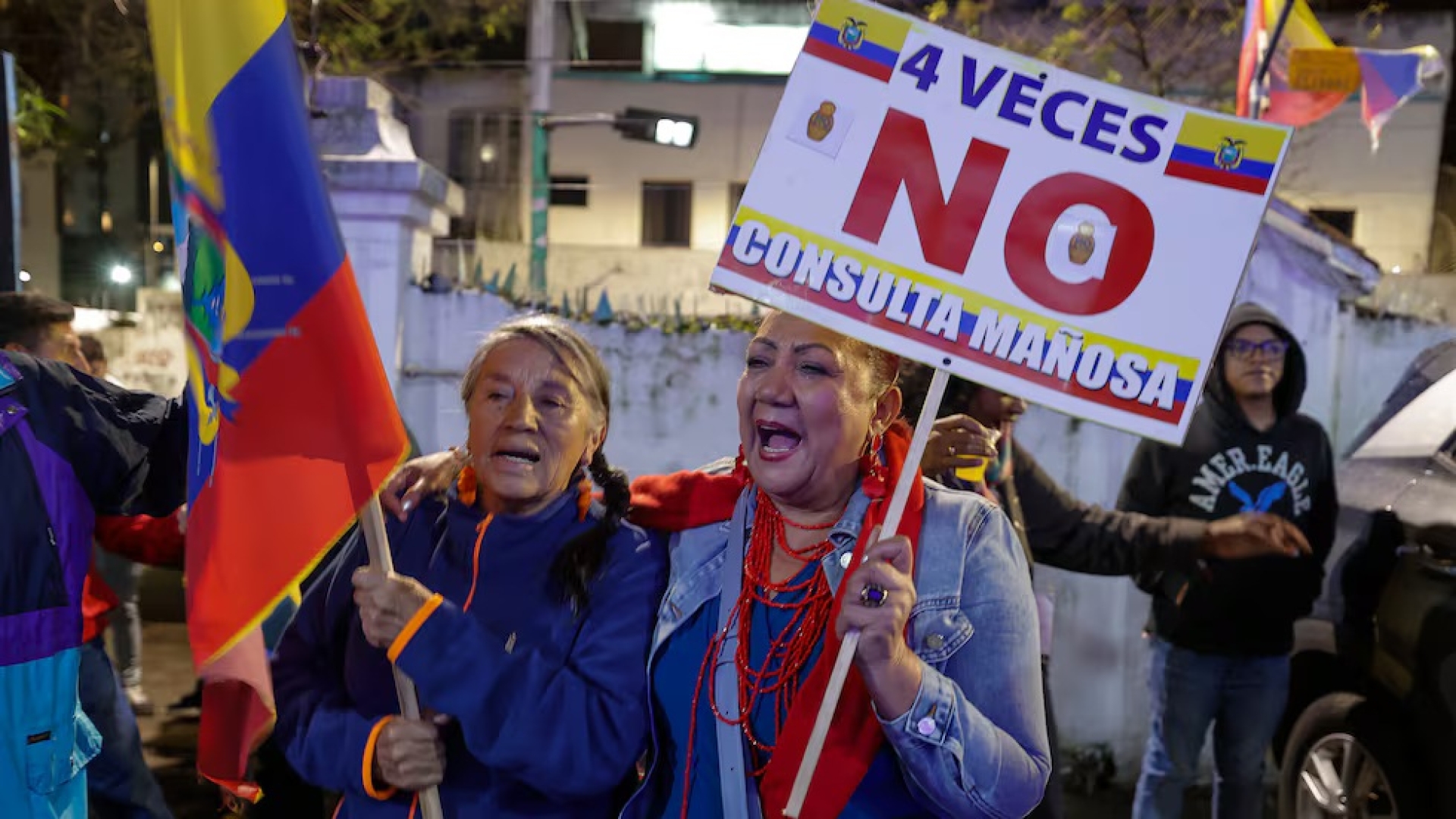 Ecuador rechaza propuestas de nueva Constitución y bases militares extranjeras