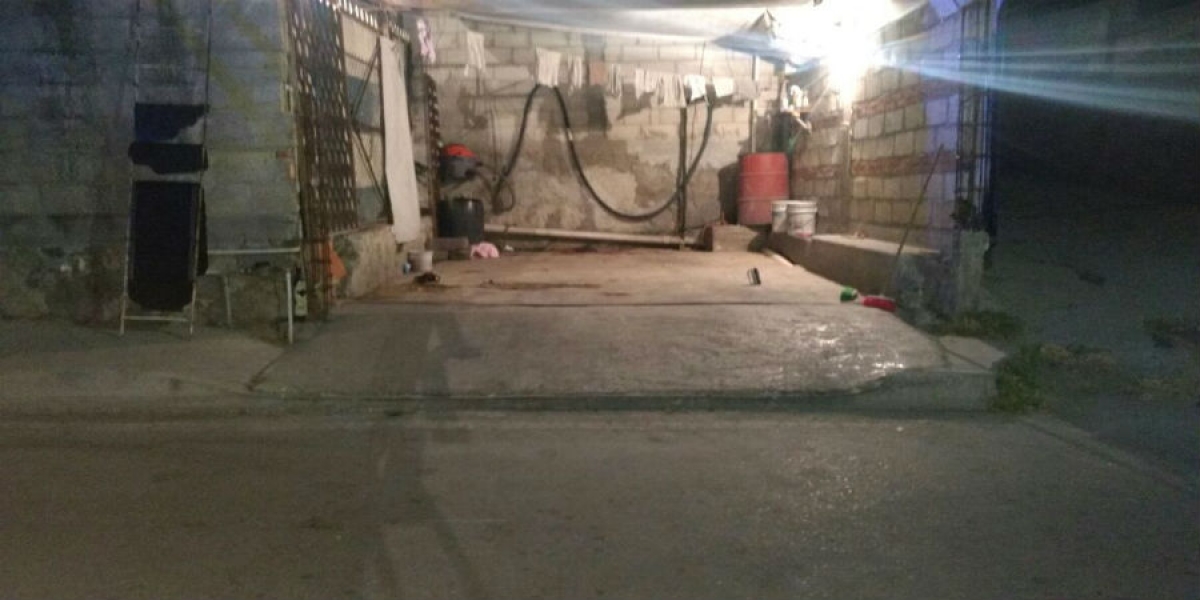 Atacan a balazos a un hombre en un autolavado, en Cuernavaca