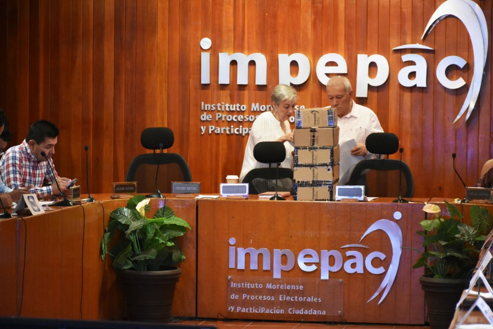 Morelenses en el extranjero eligen gobernador por primera vez