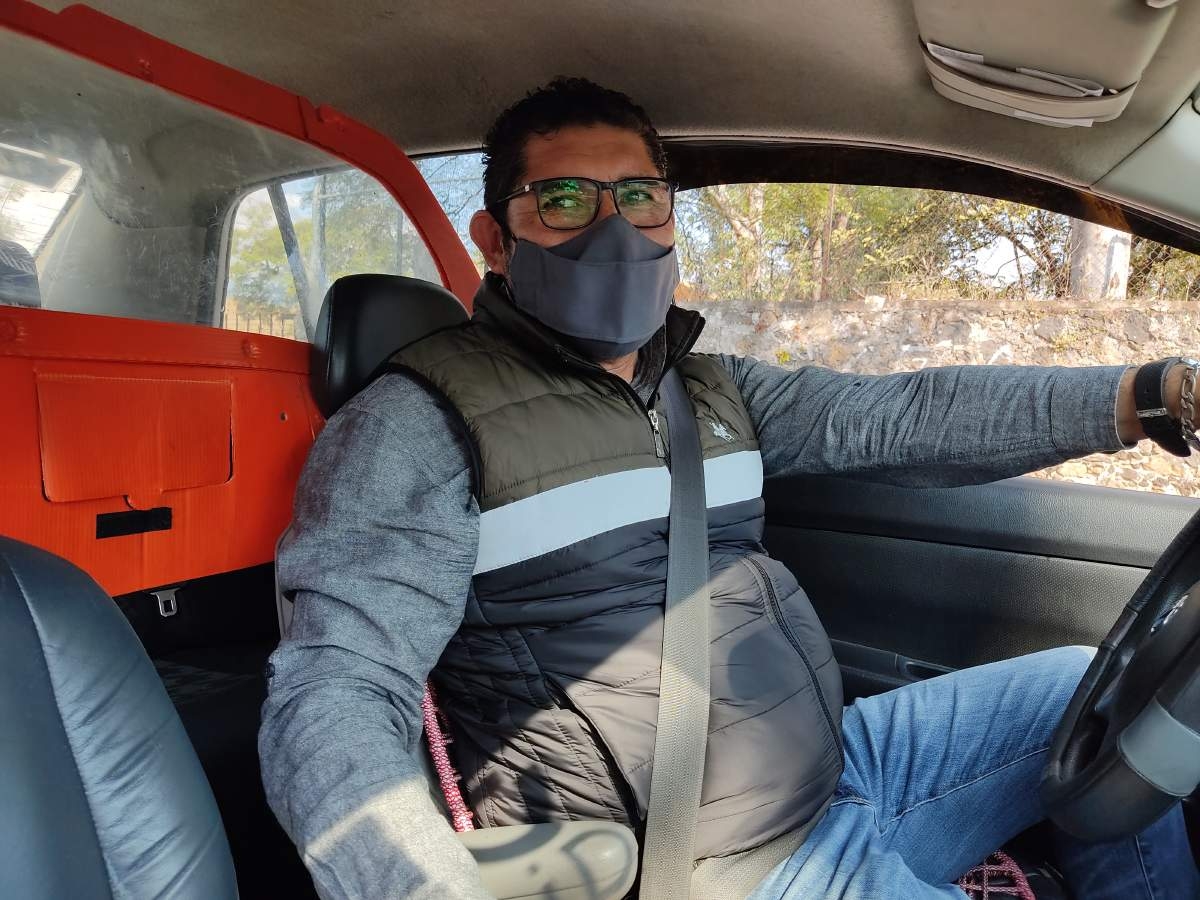 Se hizo taxista de aplicación para incrementar sus ingresos