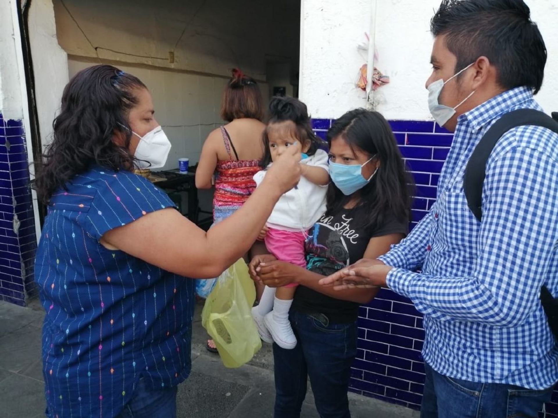 Realizan operativo de desinfección en transporte público de Yautepec