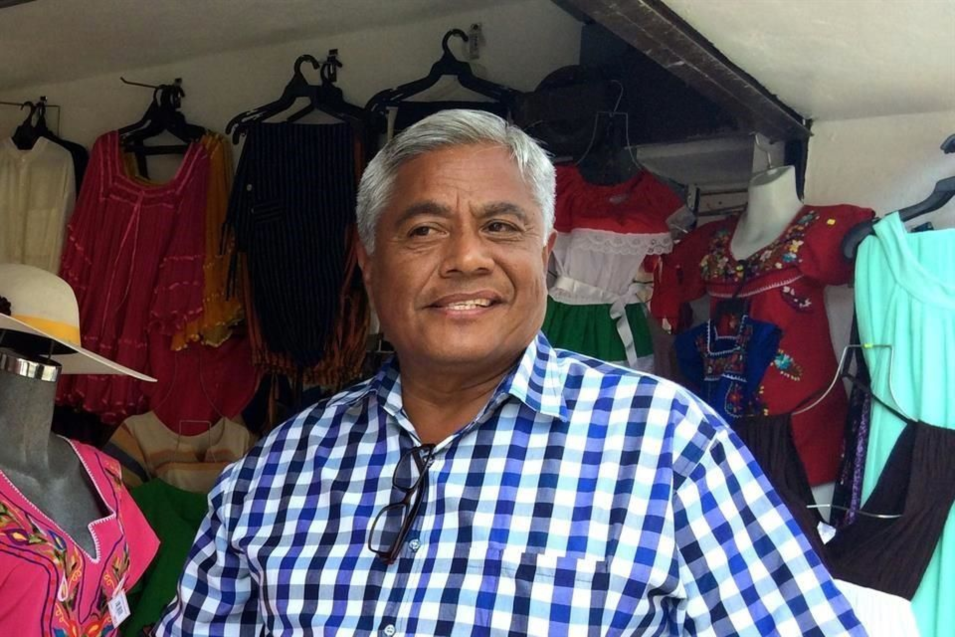VIDEO: ¡Desde la cárcel y por teléfono, alcalde inaugura obras en Amacuzac!