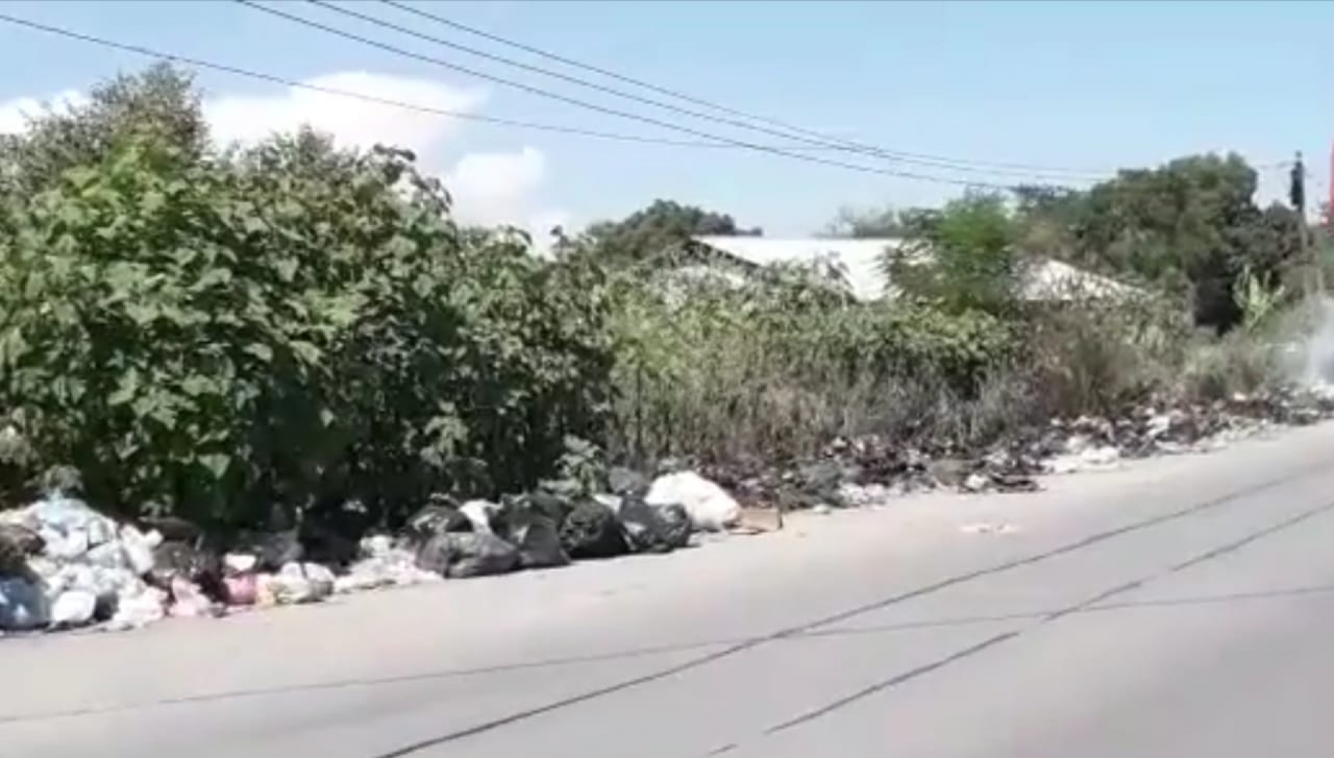 Falta de servicio de recolección de basura genera quema de desechos en Puente de Ixtla