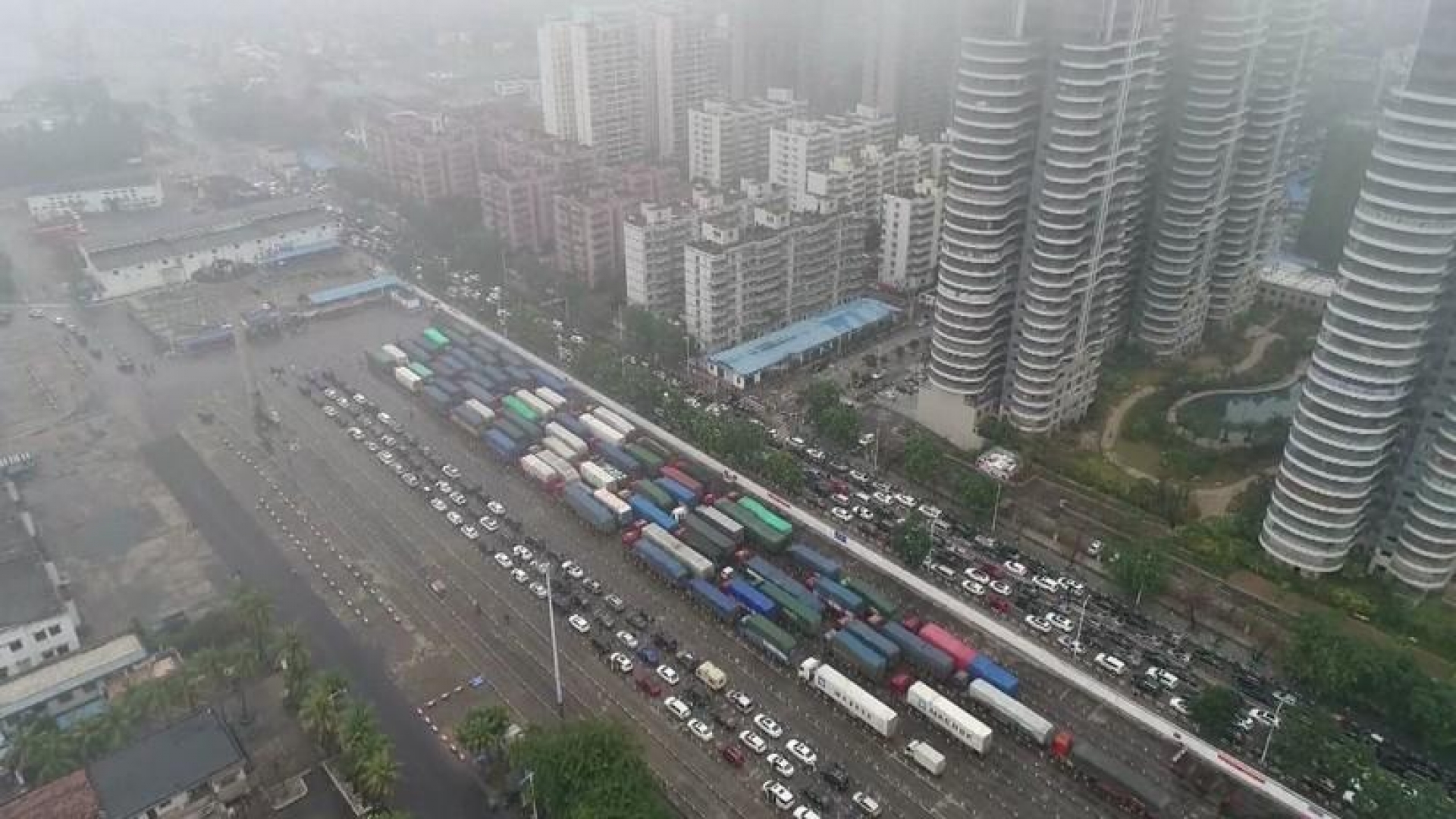 VIDEO: Mira este gigantesco congestionamiento vial