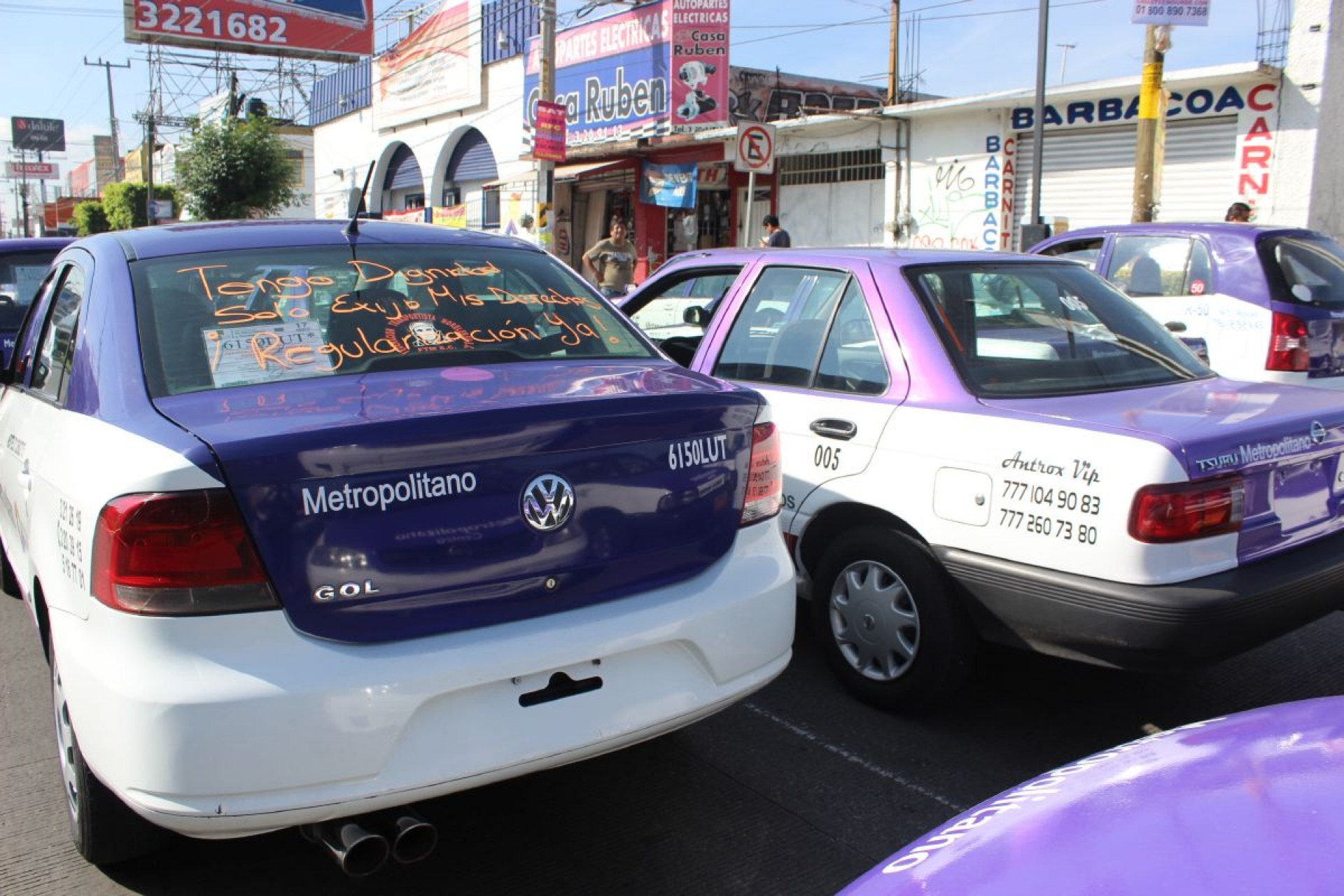 Más de tres mil taxis circulan sin permisos, asegura dirigente