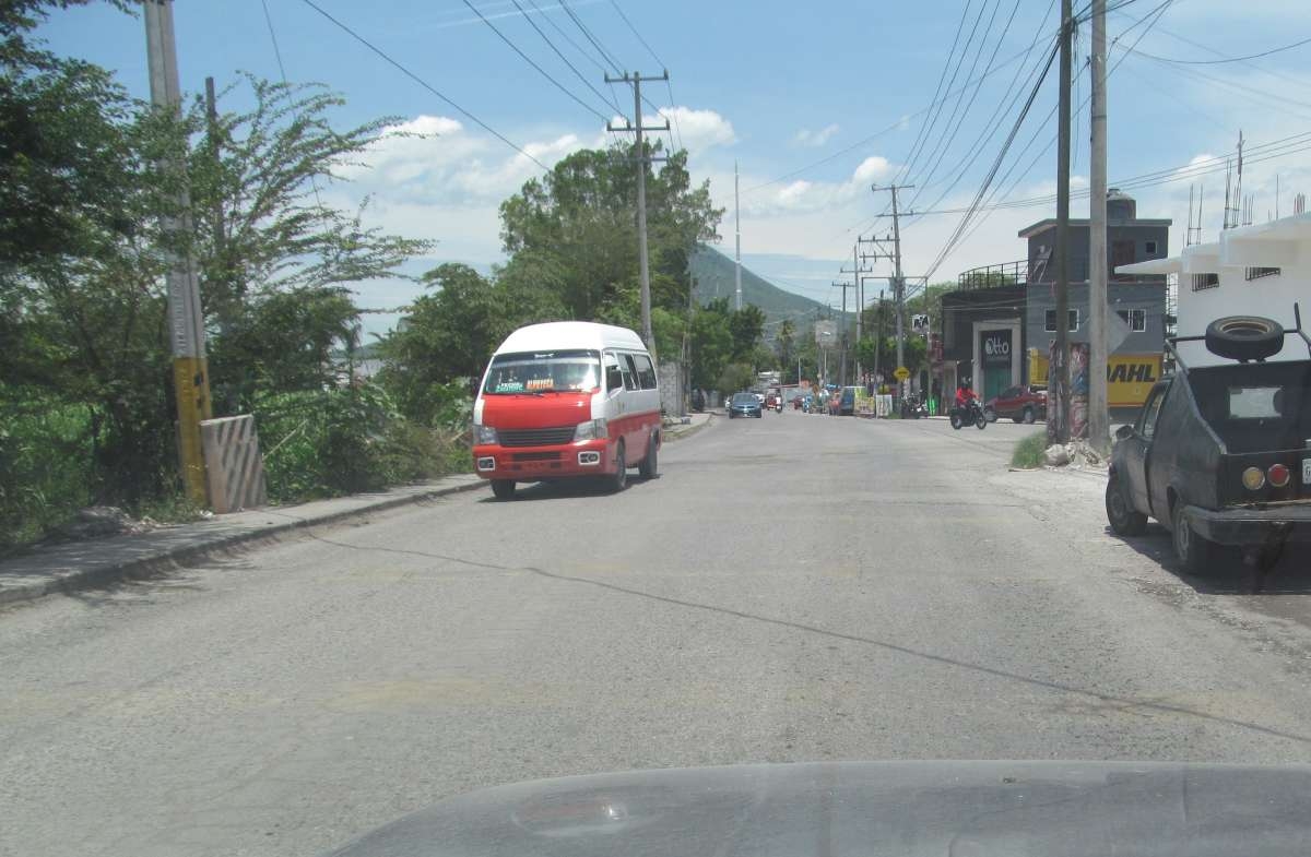 Nuevos vibradores en carreteras de Jojutla, para evitar accidentes