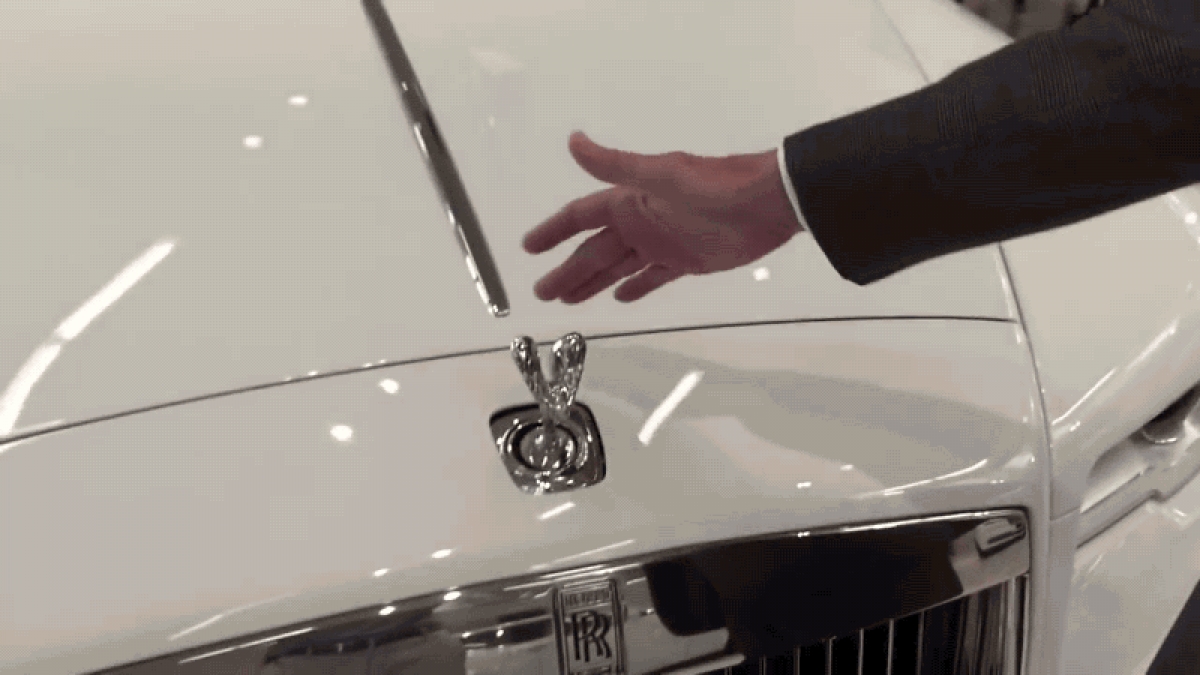 Esto es lo que pasa cuando intentas robar el adorno del capó de un Rolls-Royce