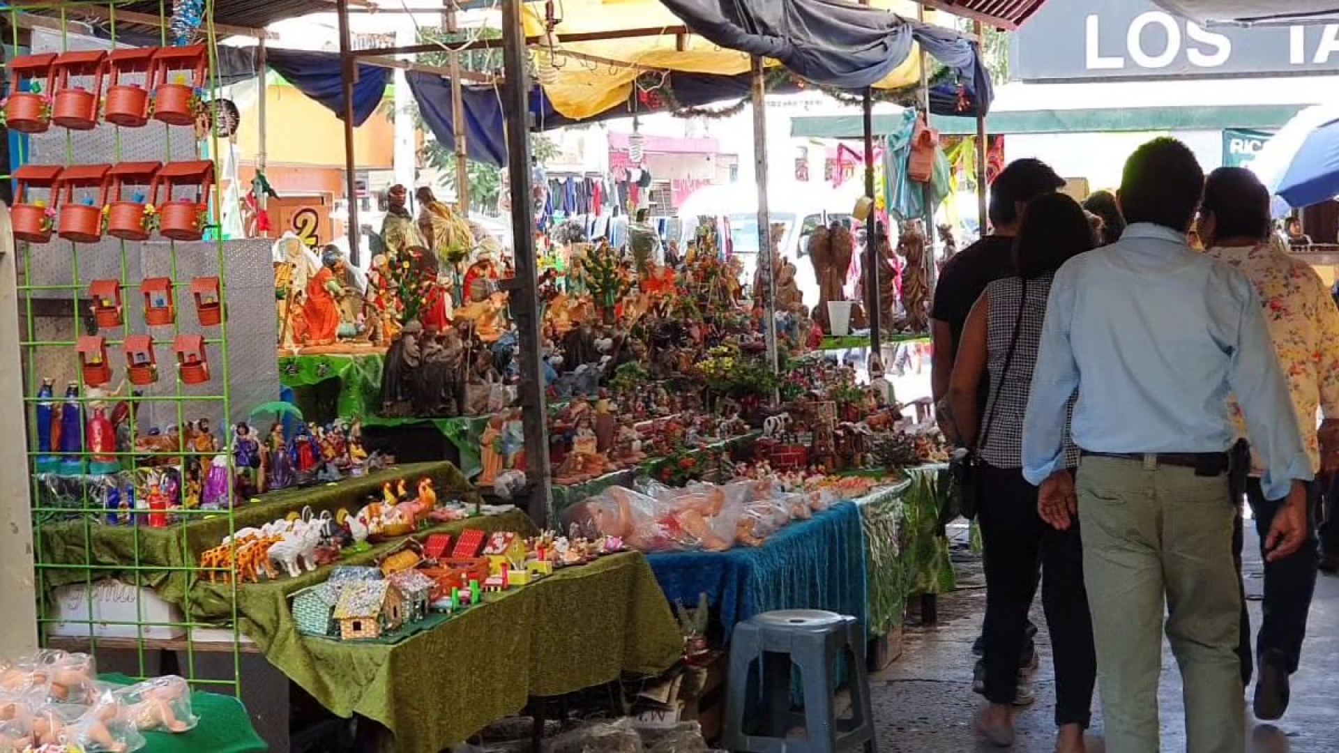 Repuntan ventas entre comerciantes de tradiciones