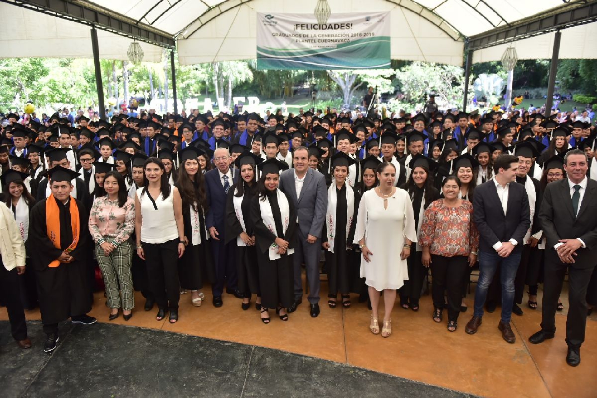 Acude Cuauhtémoc Blanco a graduación de Conalep