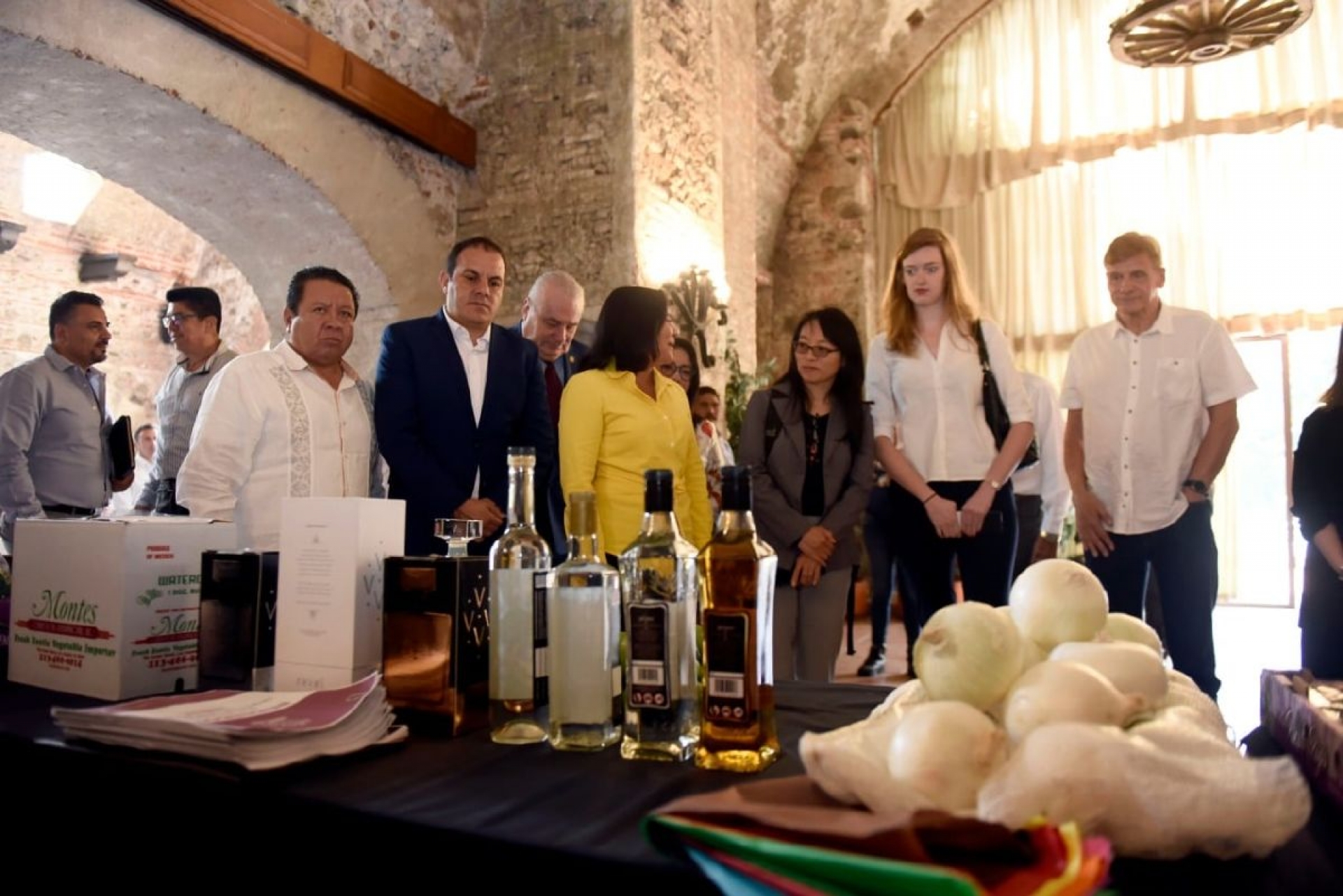 Promueve Cuauhtémoc Blanco productos del campo morelense