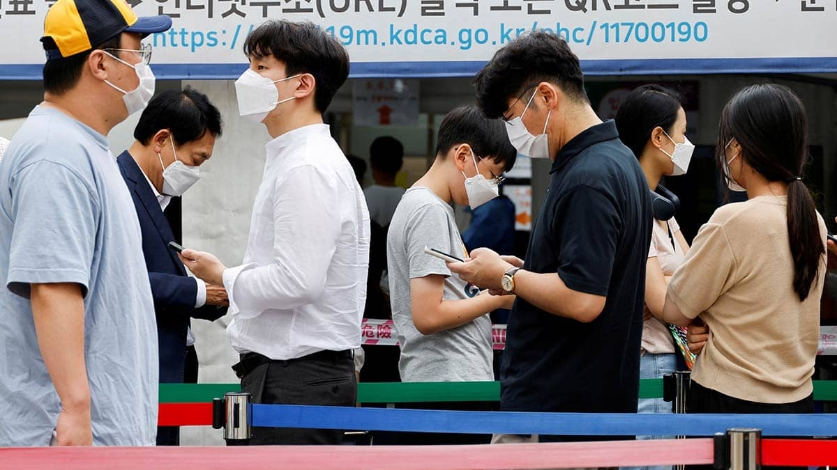 Prolongan "estado de emergencia" en Japón por brotes de COVID-19