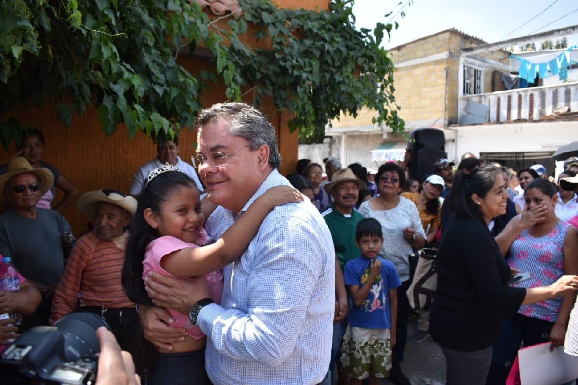 Rafael Reyes da banderazo a obras en la colonia Josefa Ortiz de Domínguez