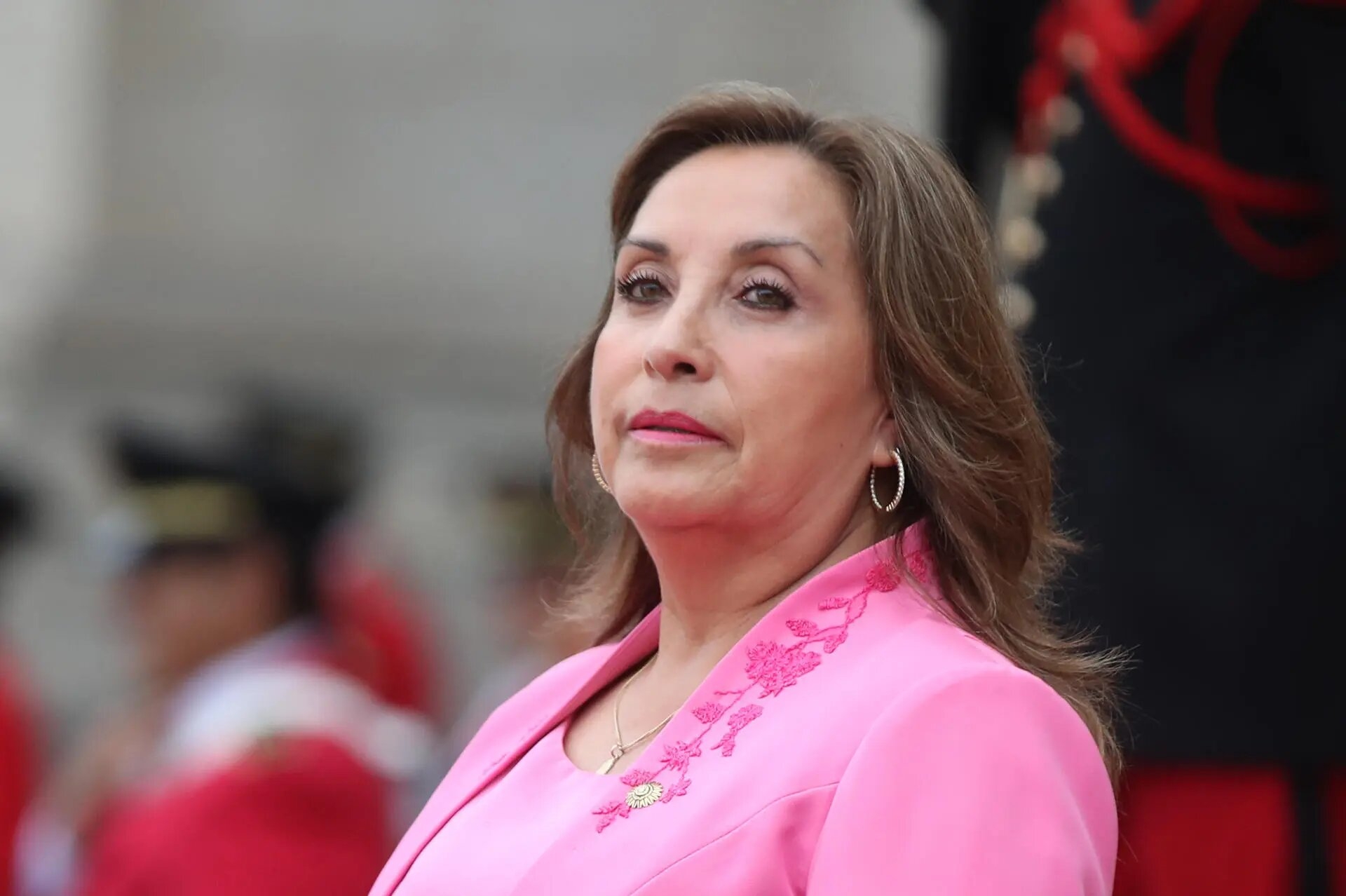 Presidenta de Perú asegura que relojes Rolex eran 'prestados'