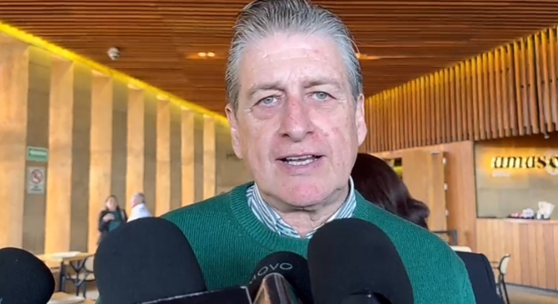 Ambulantes obstruyen negocios, admite secretario