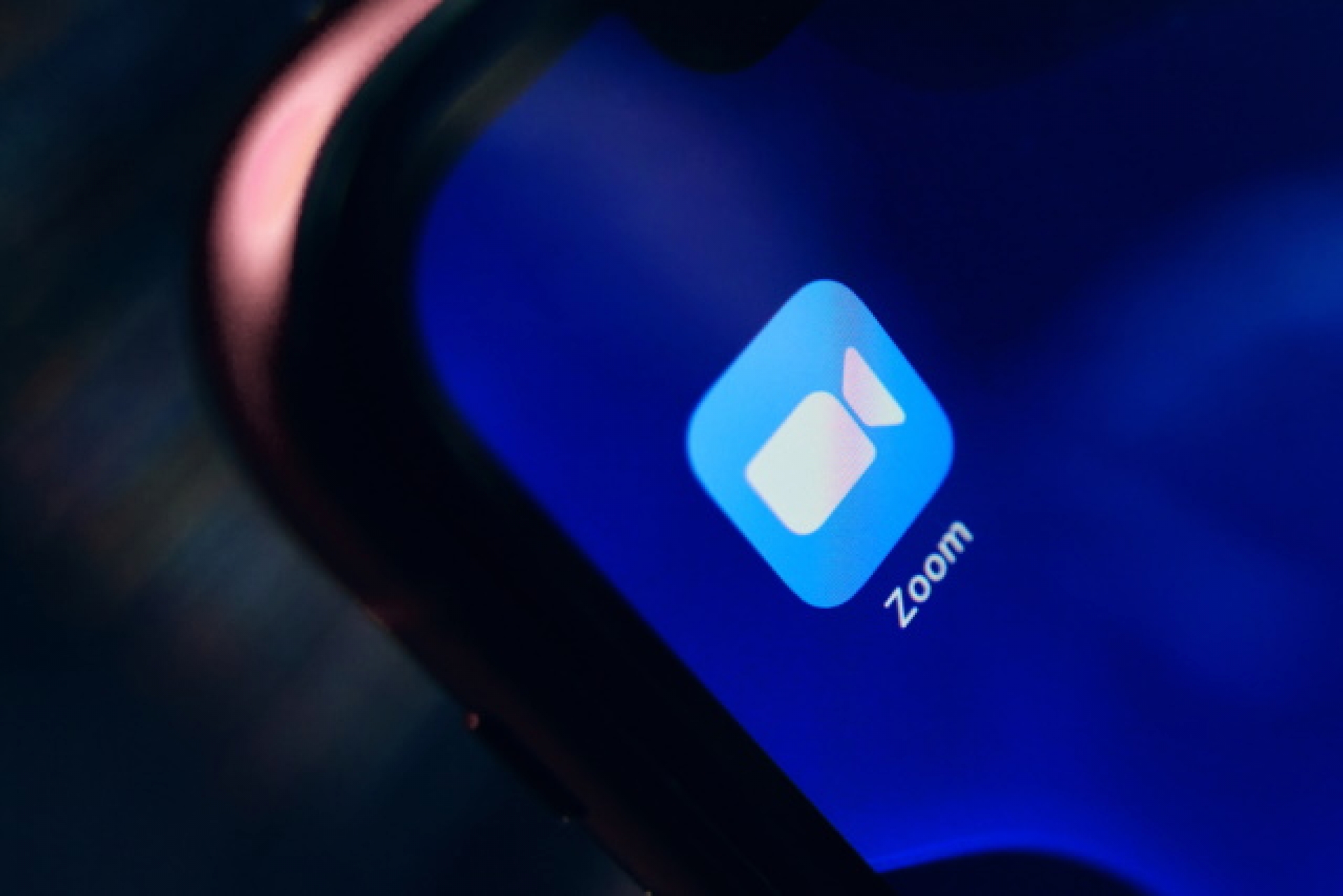 'Zoom' envía datos a Facebook sin que los usuarios lo sepan