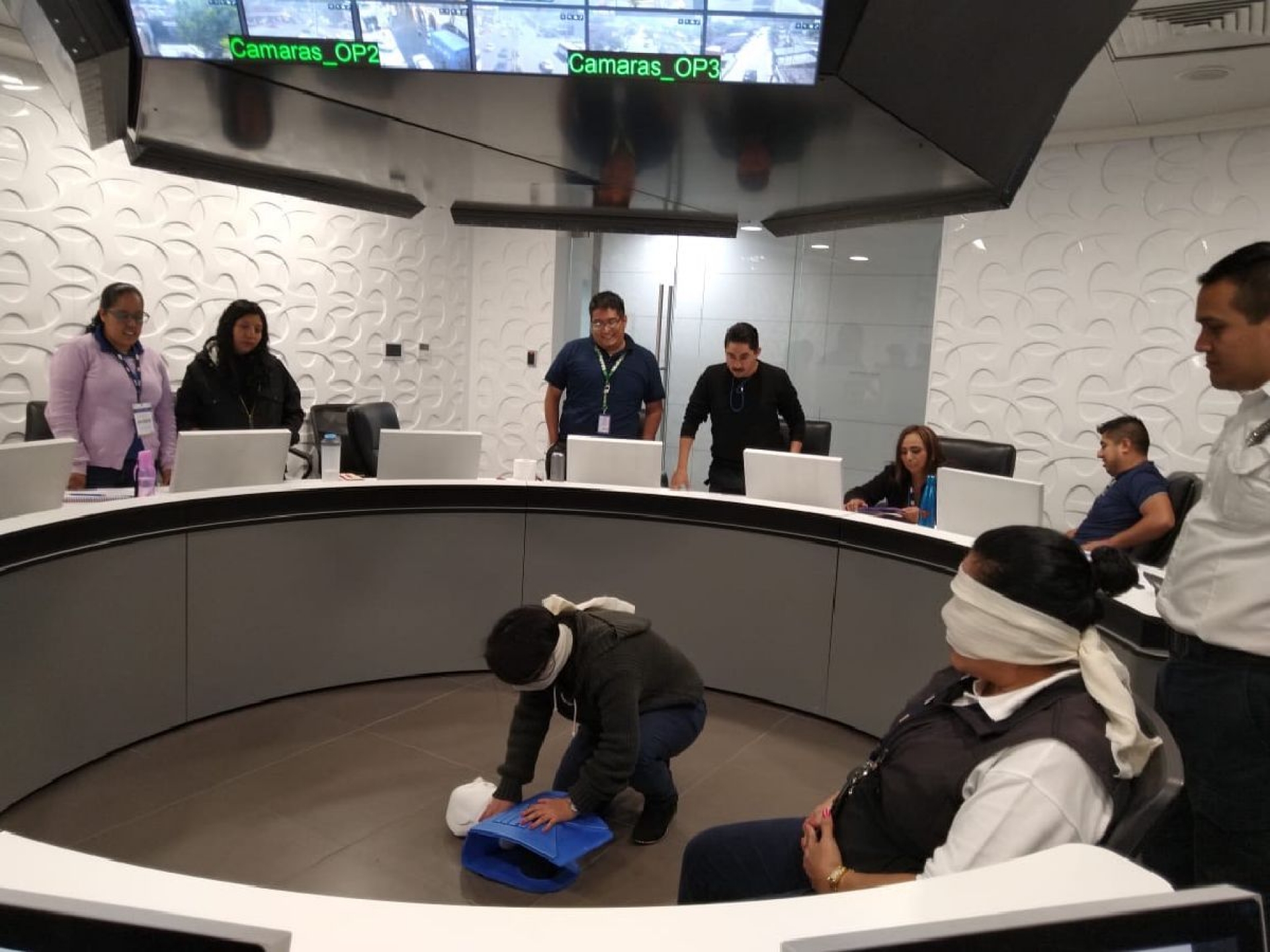 Capacitan a operadores de llamadas de emergencias de la CES