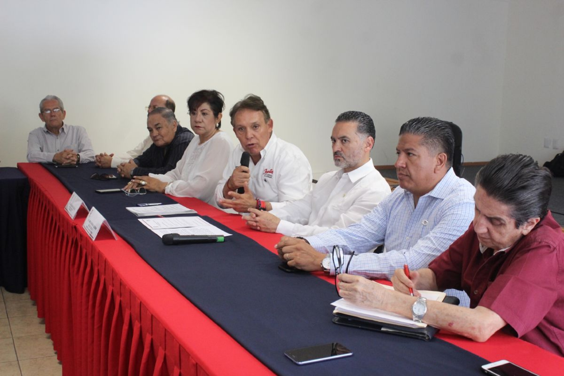 Jorge Meade firma compromisos ante la Canacintra