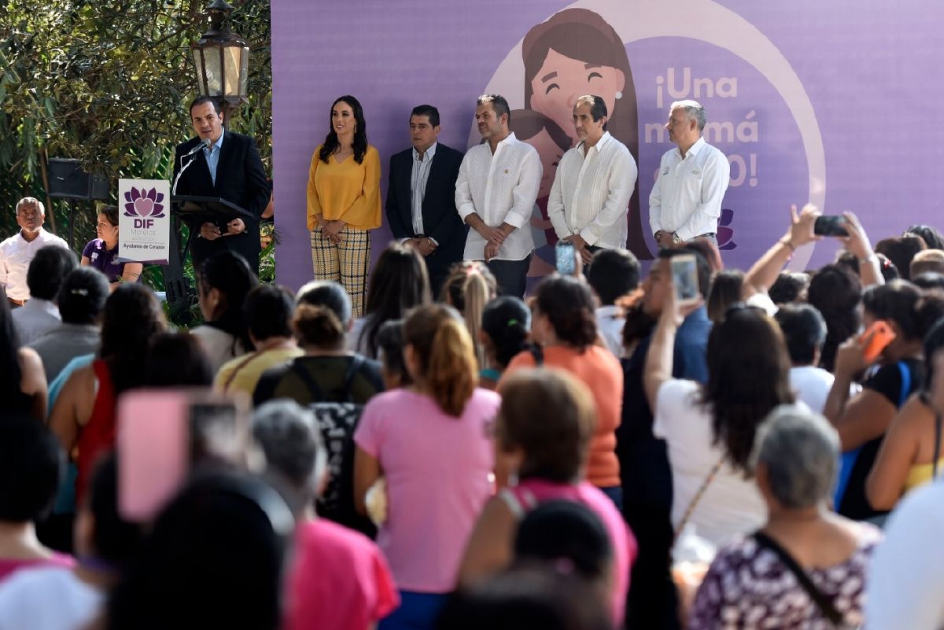Convive Natália Rezende con mamás morelenses