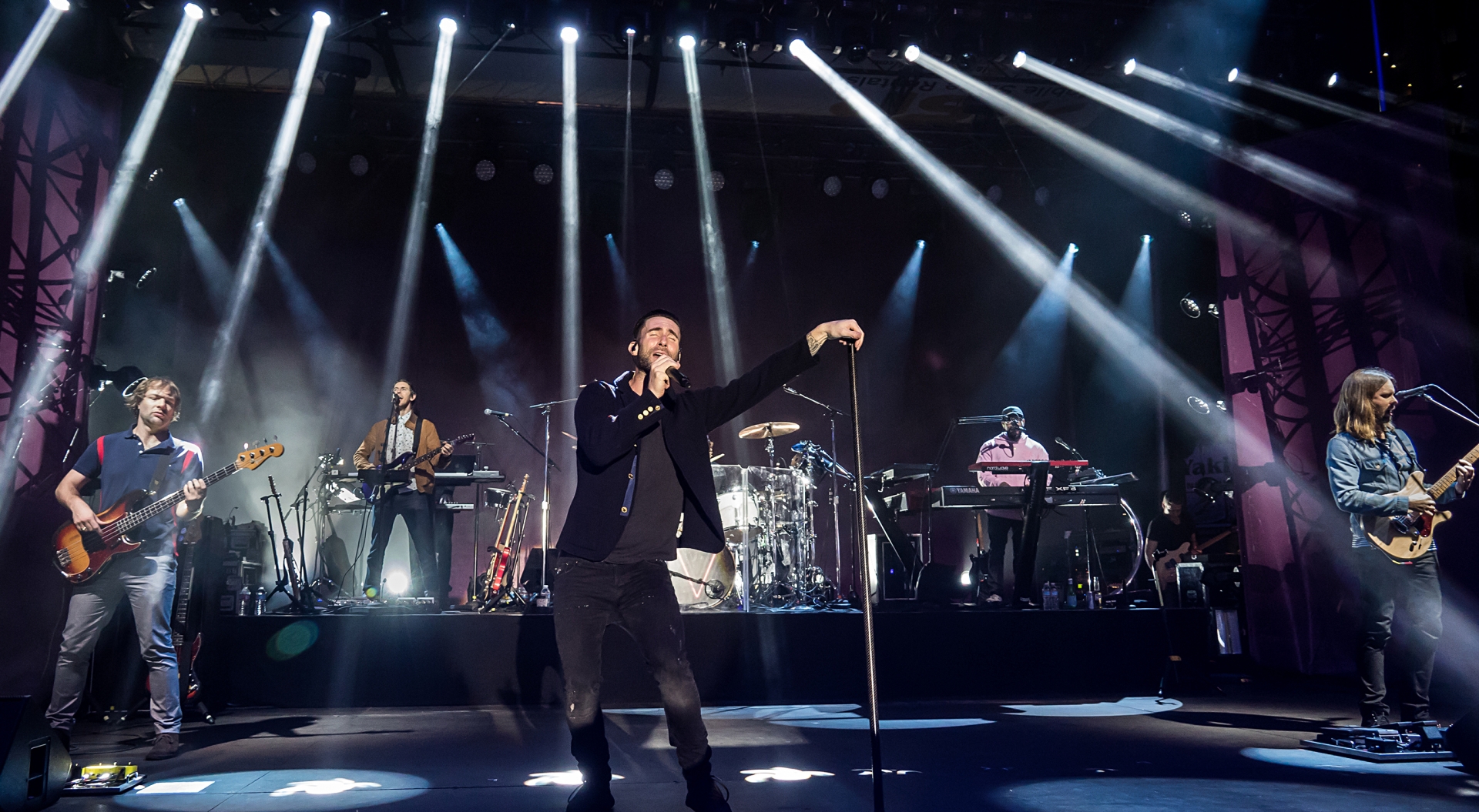 Adam Levine confirma que Maroon 5 está trabajando en nueva música y anuncia fechas de su regreso