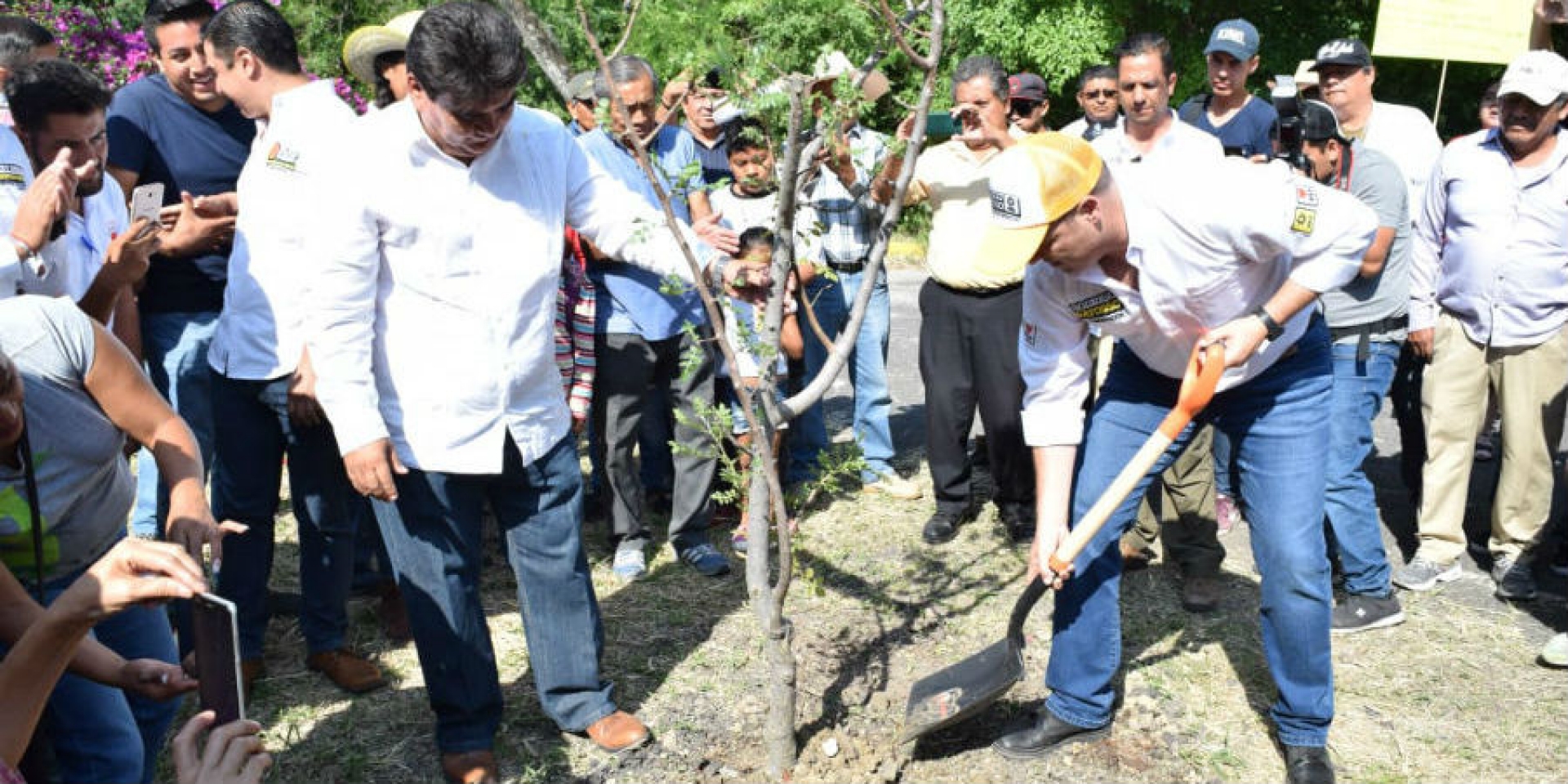 Firma candidato a la gubernatura por la alianza 'Juntos por Morelos' compromisos por el medio ambiente