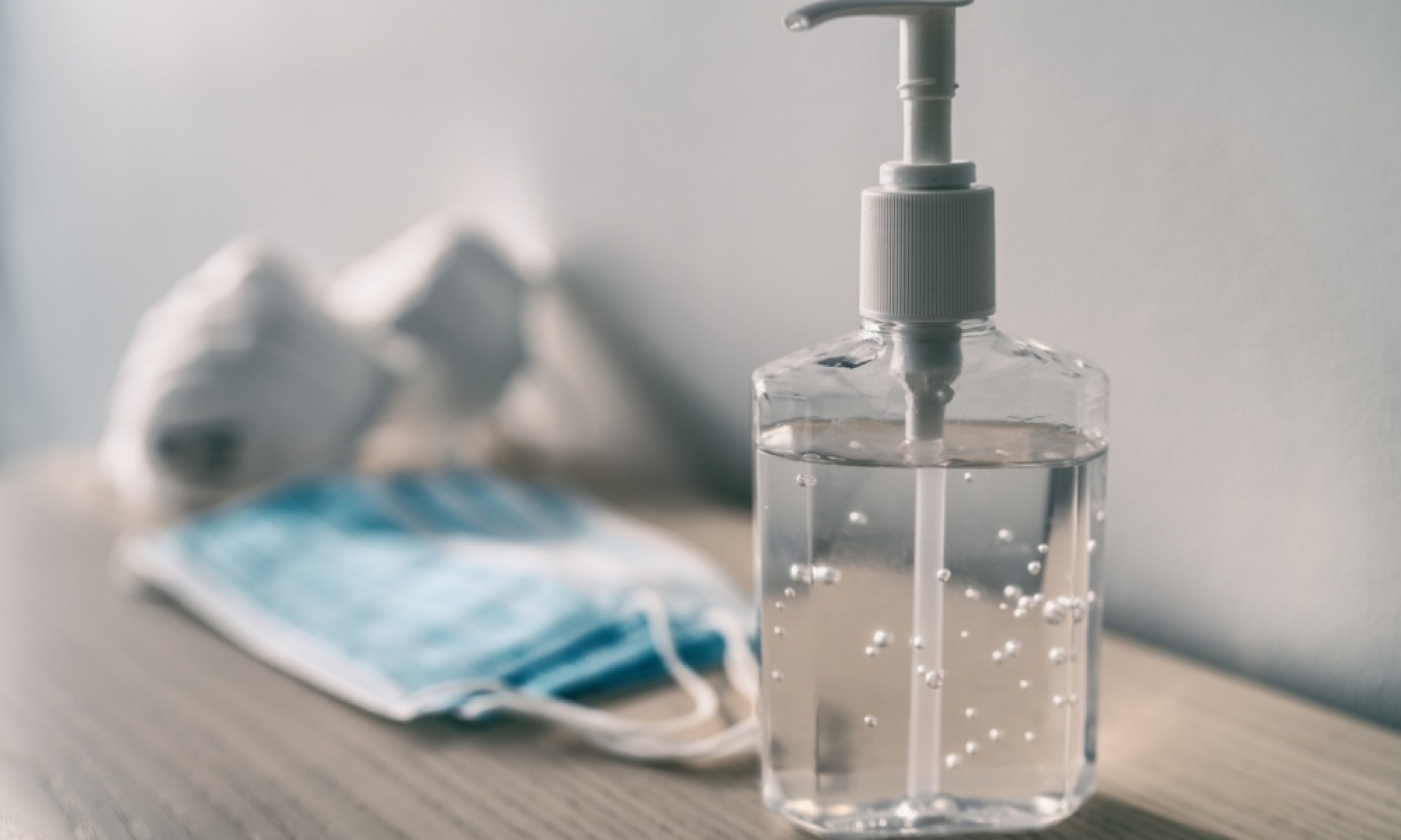 Llaman a no relajar medidas sanitarias en comercios del poniente