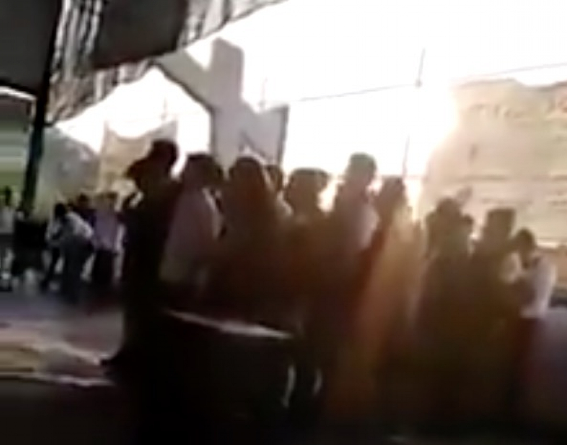 VIDEO: Como cuando confundes el Juramento a la Bandera con el Padre Nuestro