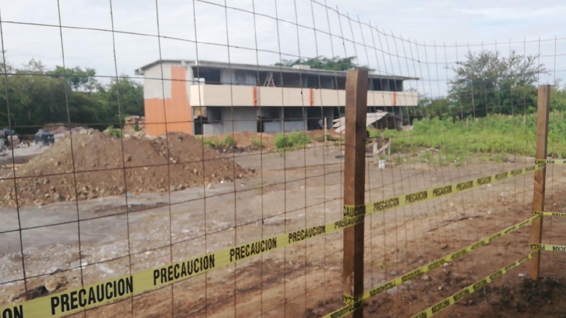 Discordias administrativas en la Primaria “Emiliano Zapata” de Xoxocotla entorpecen las clases
