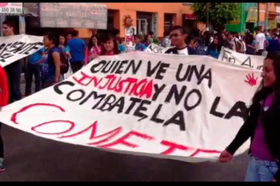 Marchan para exigir justicia en caso Ayotzinapa