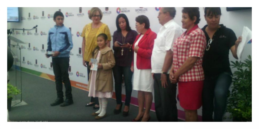 Entregan DIF Morelos y Sedeso pasaportes americanos a hijos de migrantes