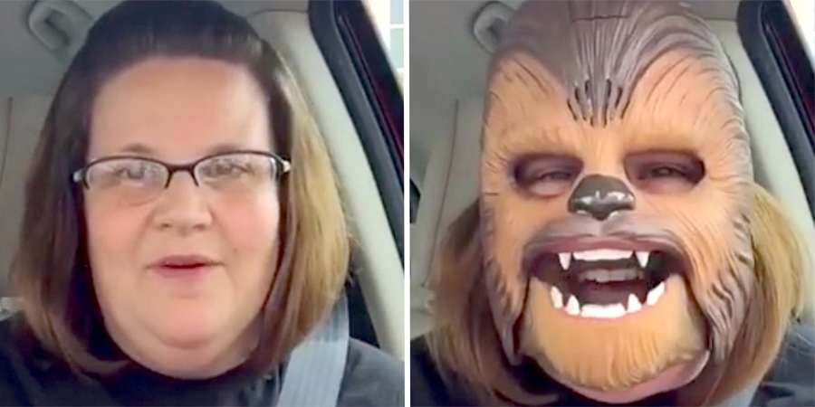 La mujer Chewbacca conoce al director de Star Wars en show de James Corden