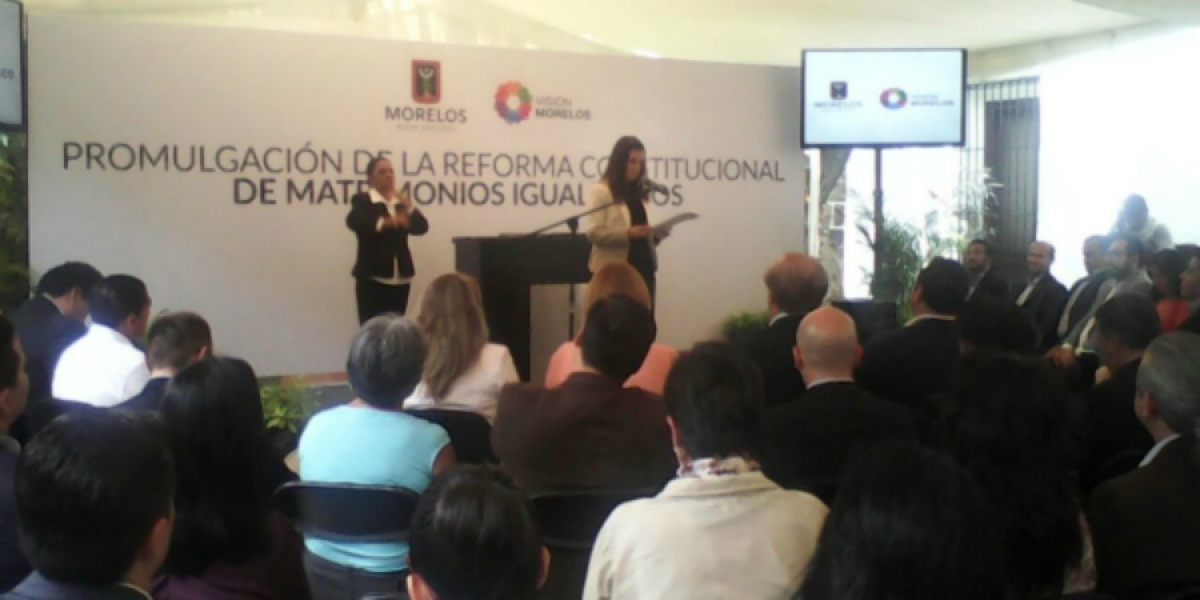 Firman decreto para la promulgación de reforma constitucional del matrimonio igualitario en Morelos