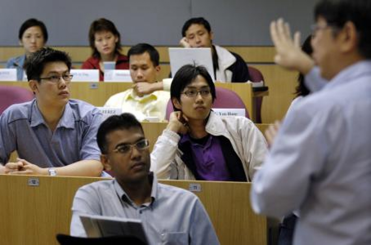 Empresa paga la maestría a sus 'empleados'... antes de contratarlos