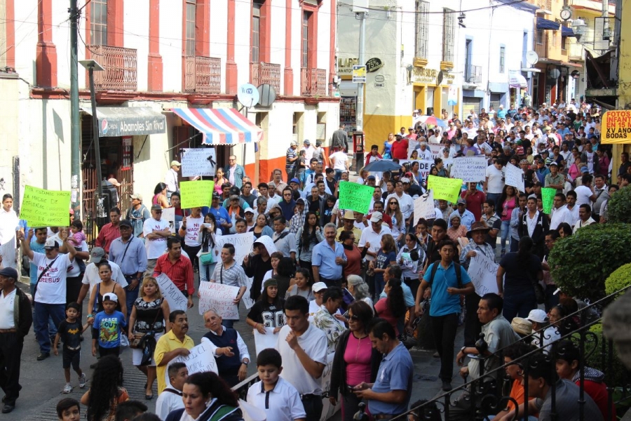 Transportistas marchan contra el Morebús