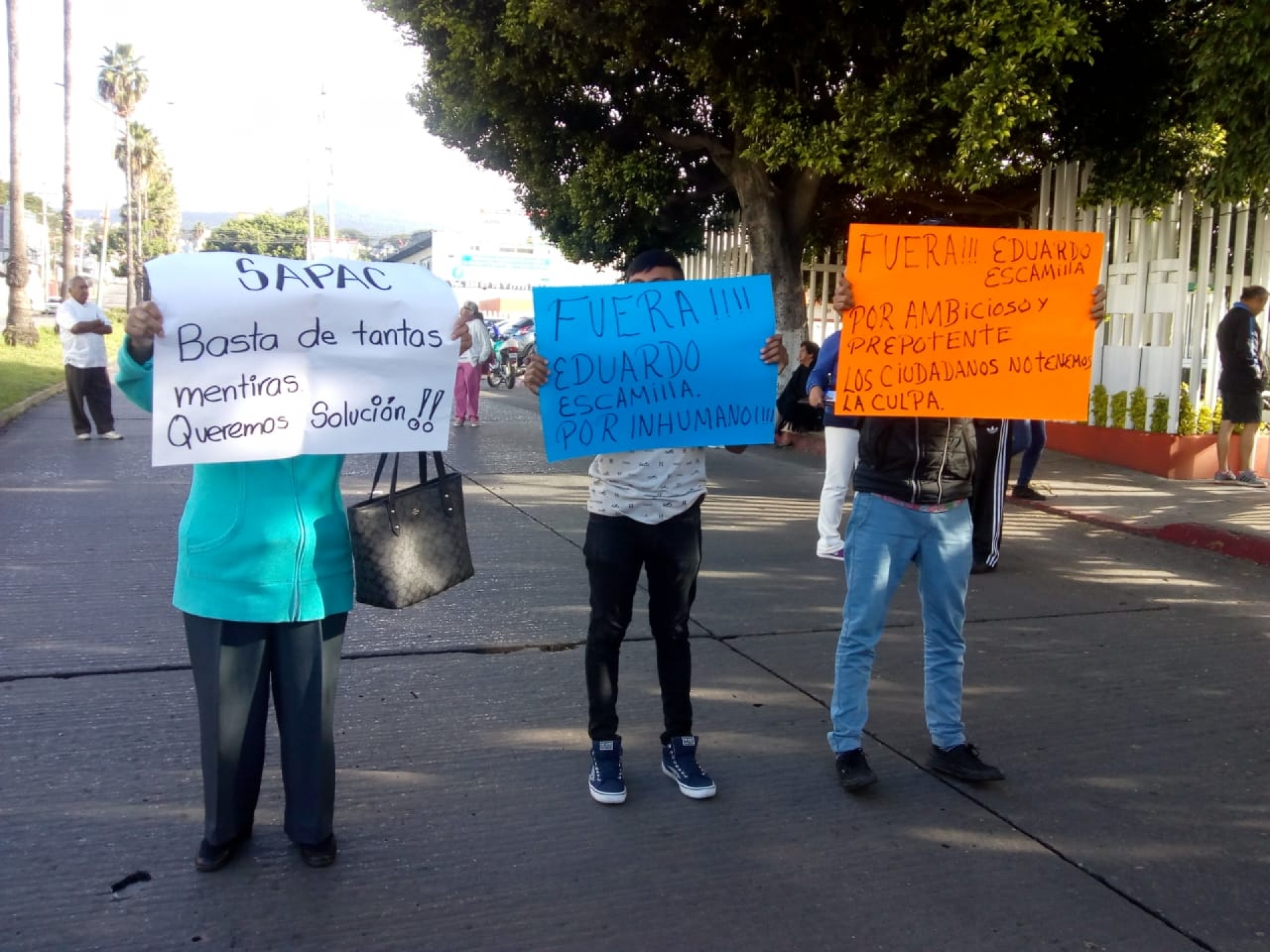 Protestan por corte de energía eléctrica en pozos de agua