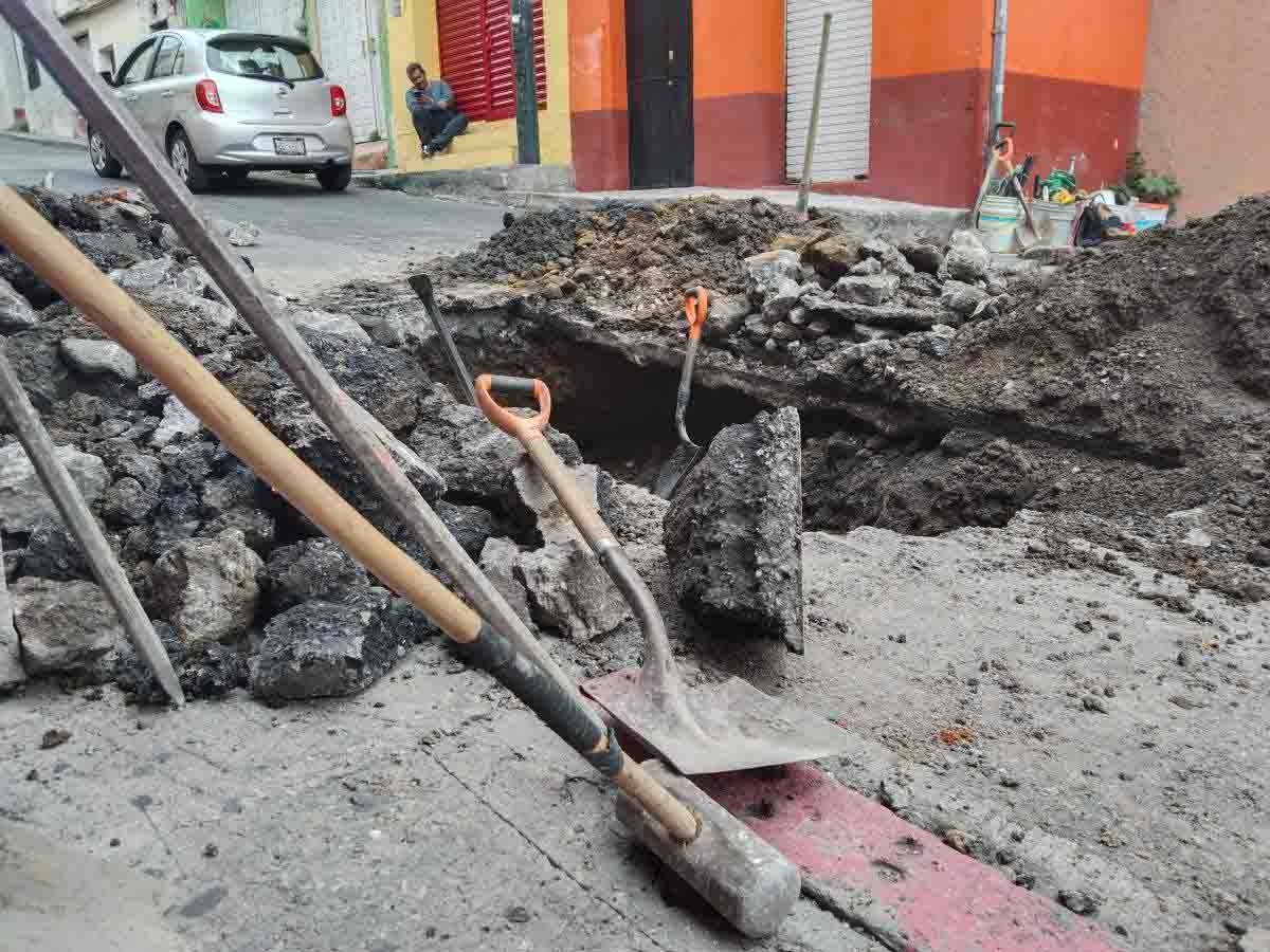 Cierre de calle Abasolo afecta las ventas: comerciantes