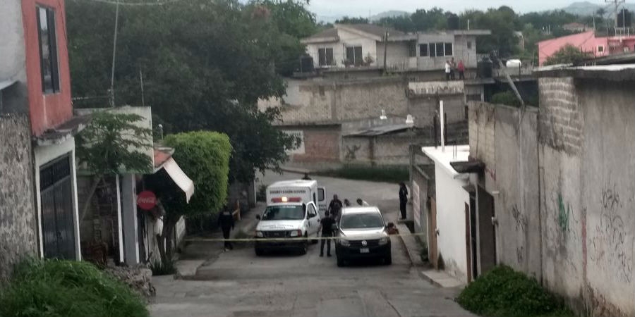 Hallan cadáver 'encobijado' en Temixco