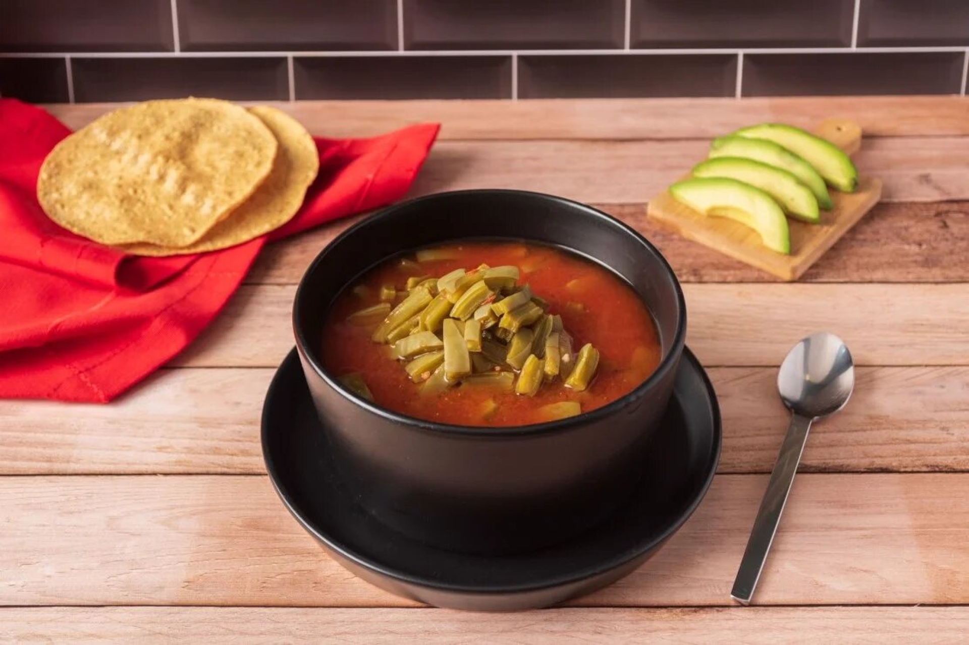 Sopa de ejotes con nopales, nutritiva y fácil de preparar