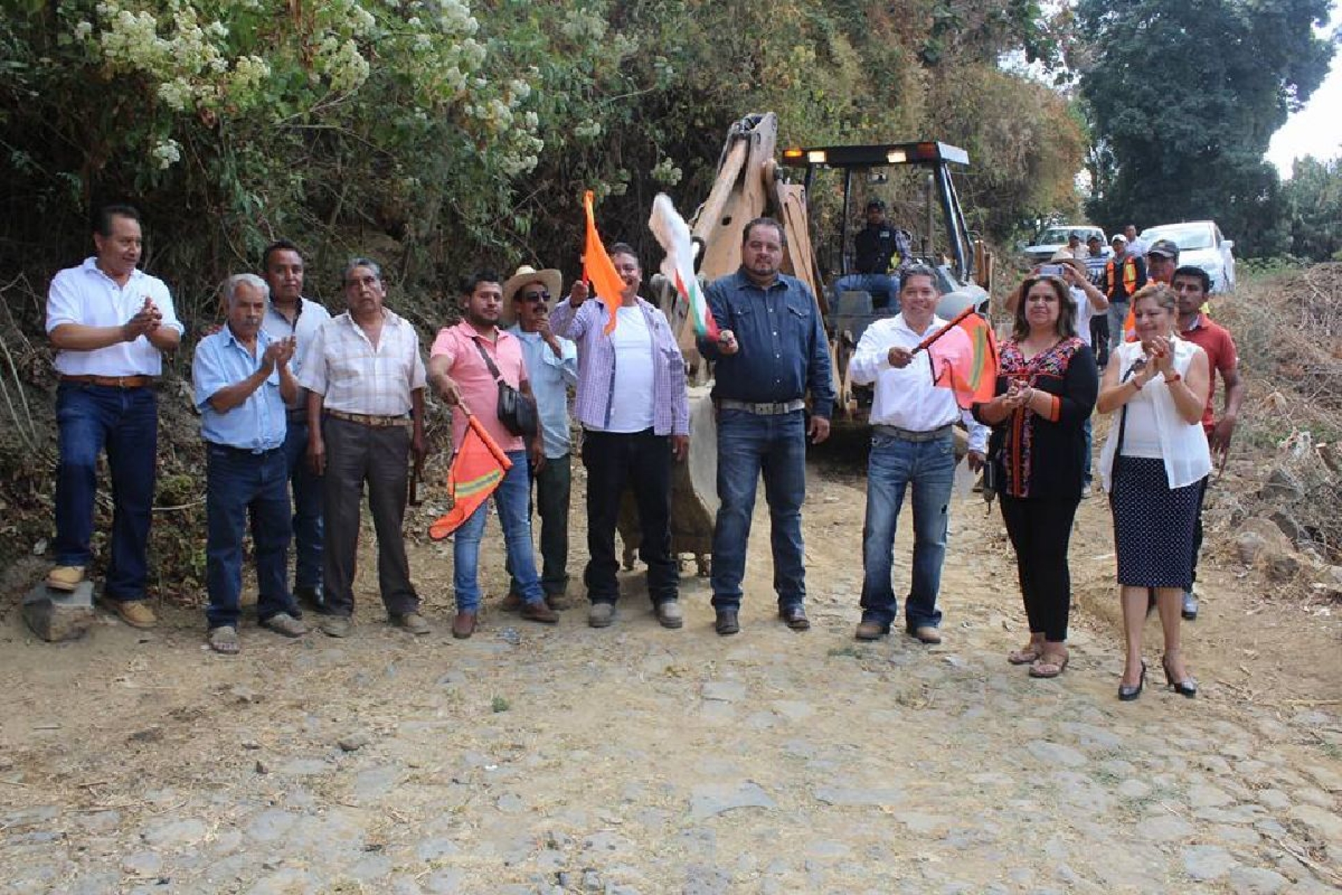 Da inicio el edil Hugo Bobadilla a varias obras en Jumiltepec