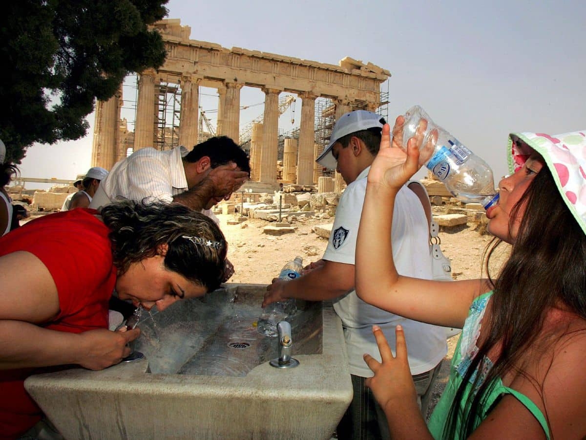 Grecia vive la peor ola de calor en décadas; termómetro llegaría a 45 grados