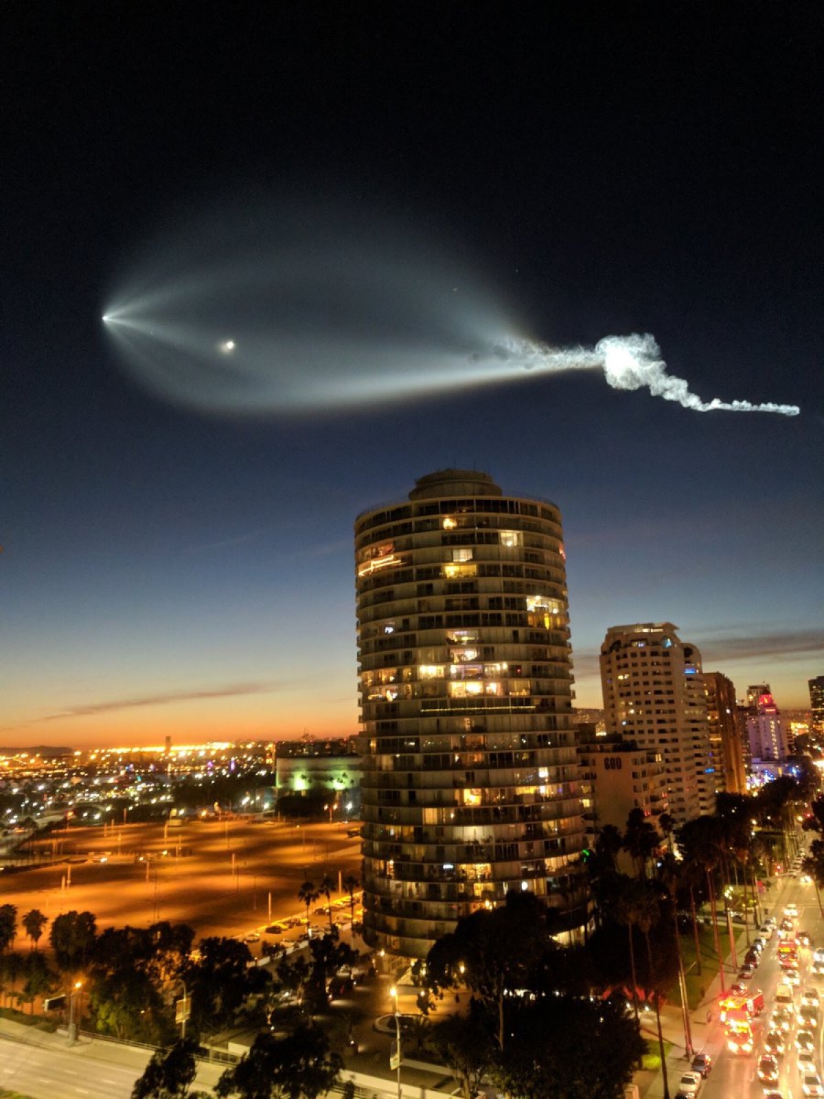 VIDEO: Lanzamiento de SpaceX ilumina cielo de México y EU
