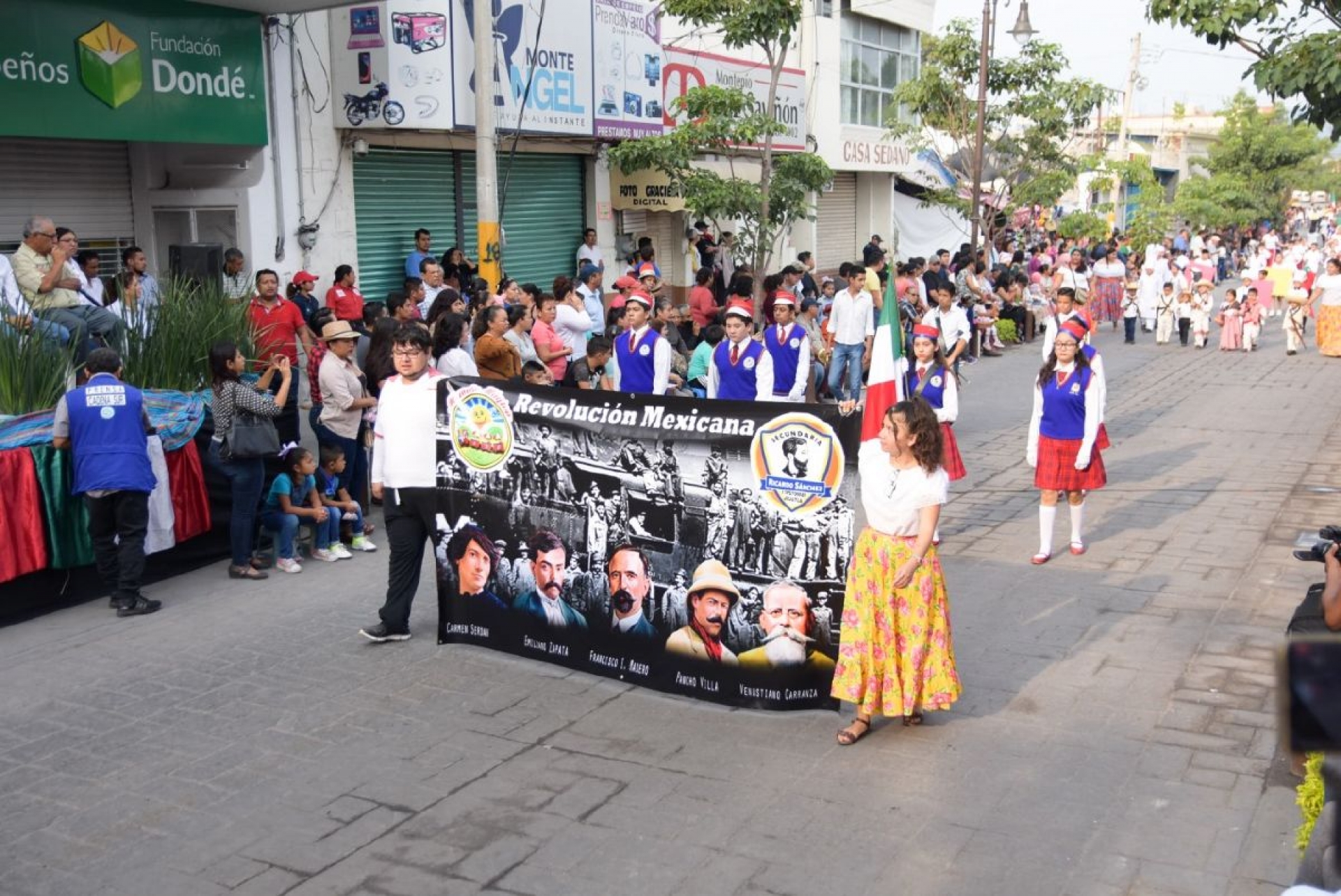 Sin incidentes, desfiles de la Revolución en la región sur