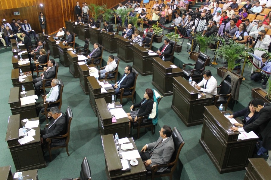 Cuestionan uso de una comisión legislativa para la familia recién propuesta