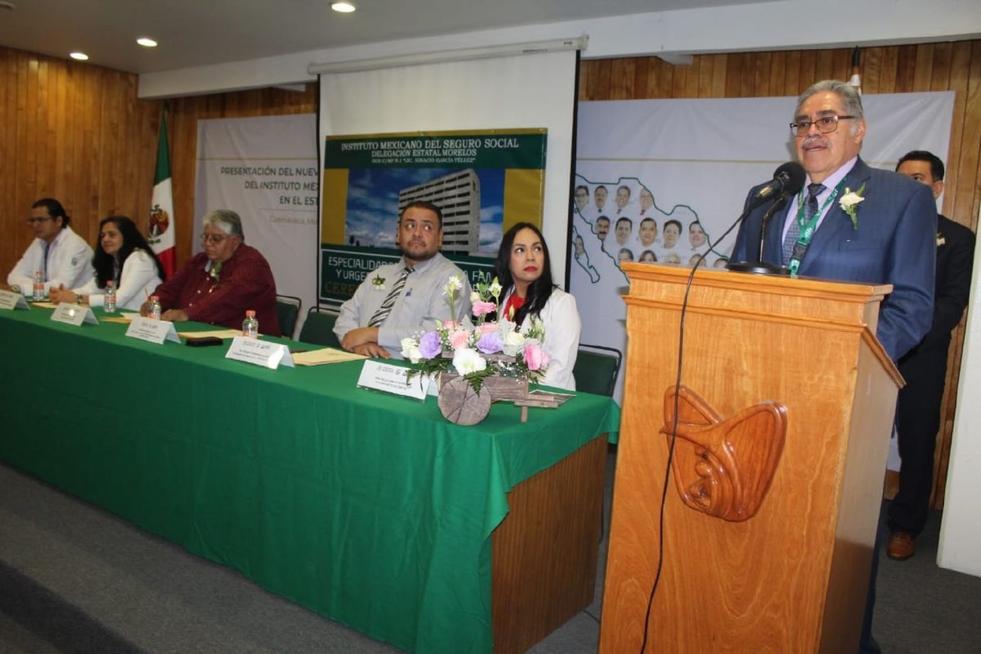 Concluyen formación 32 médicos especialistas del IMSS