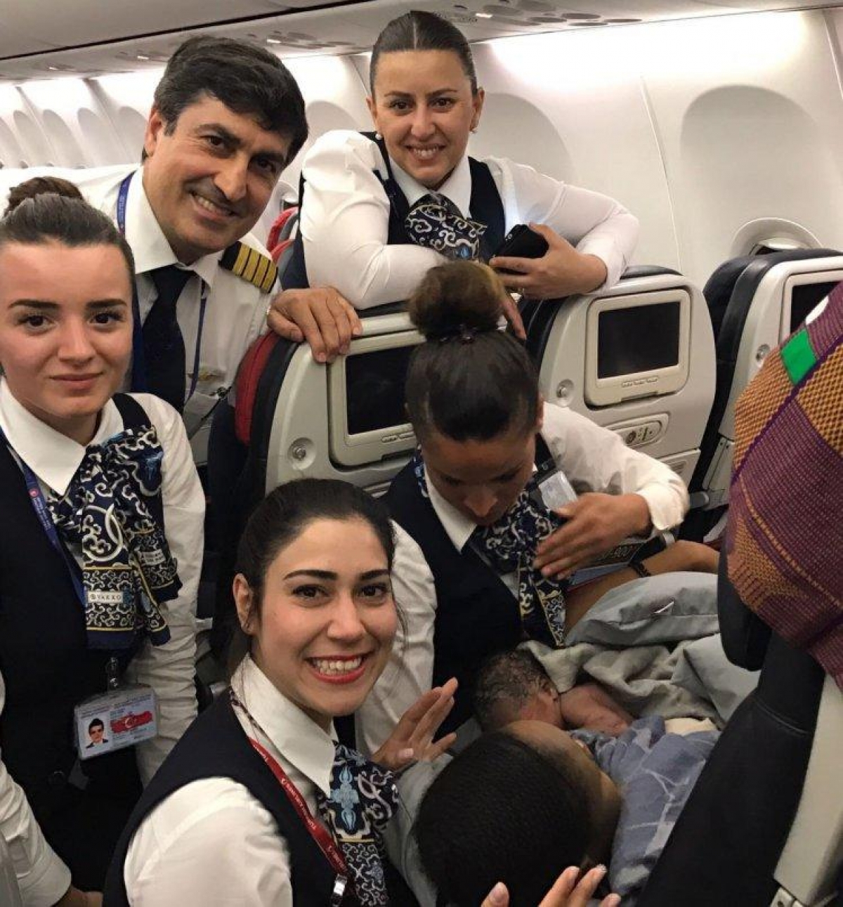 Mujer da a luz en pleno vuelo sobre África