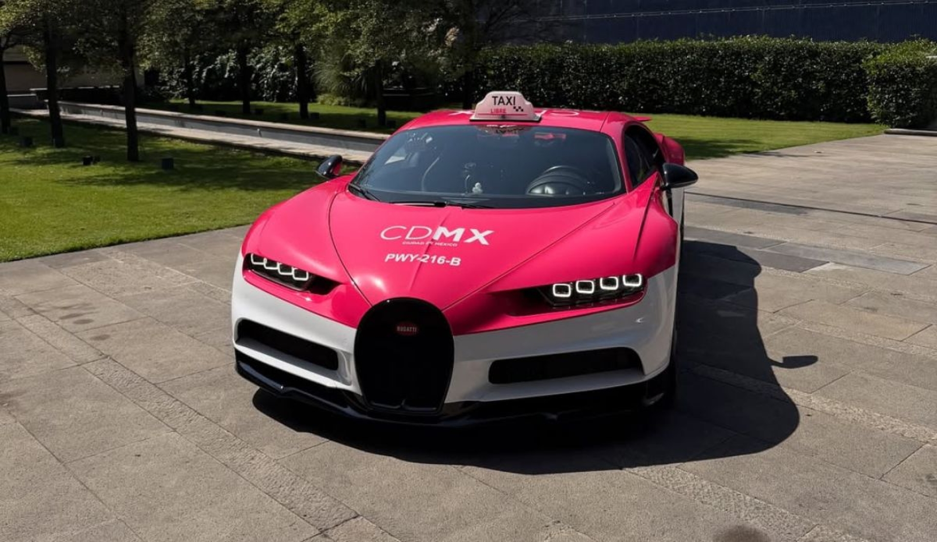 Bugatti convertido en taxi en CDMX causa sensación en TikTok