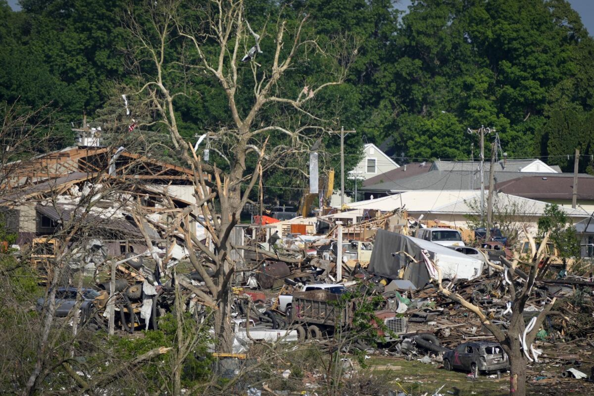Tornado en Iowa deja al menos un muerto; continúan rescates
