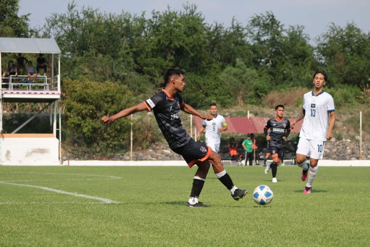 Se imponen a los salvadoreños