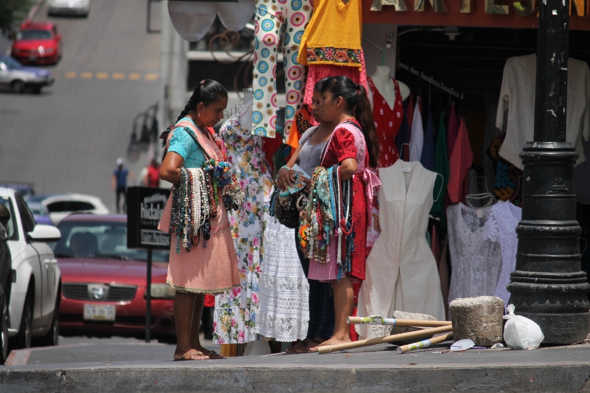 Pierden comerciantes del primer cuadro por las marchas