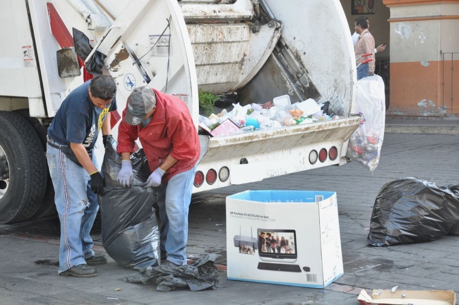 Recolectan tonelada y media de basura al día en el primer cuadro