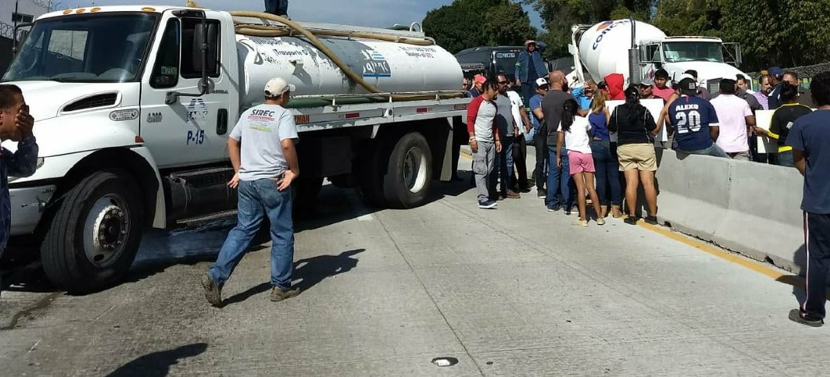 Cerraron el Paso Exprés para exigir agua